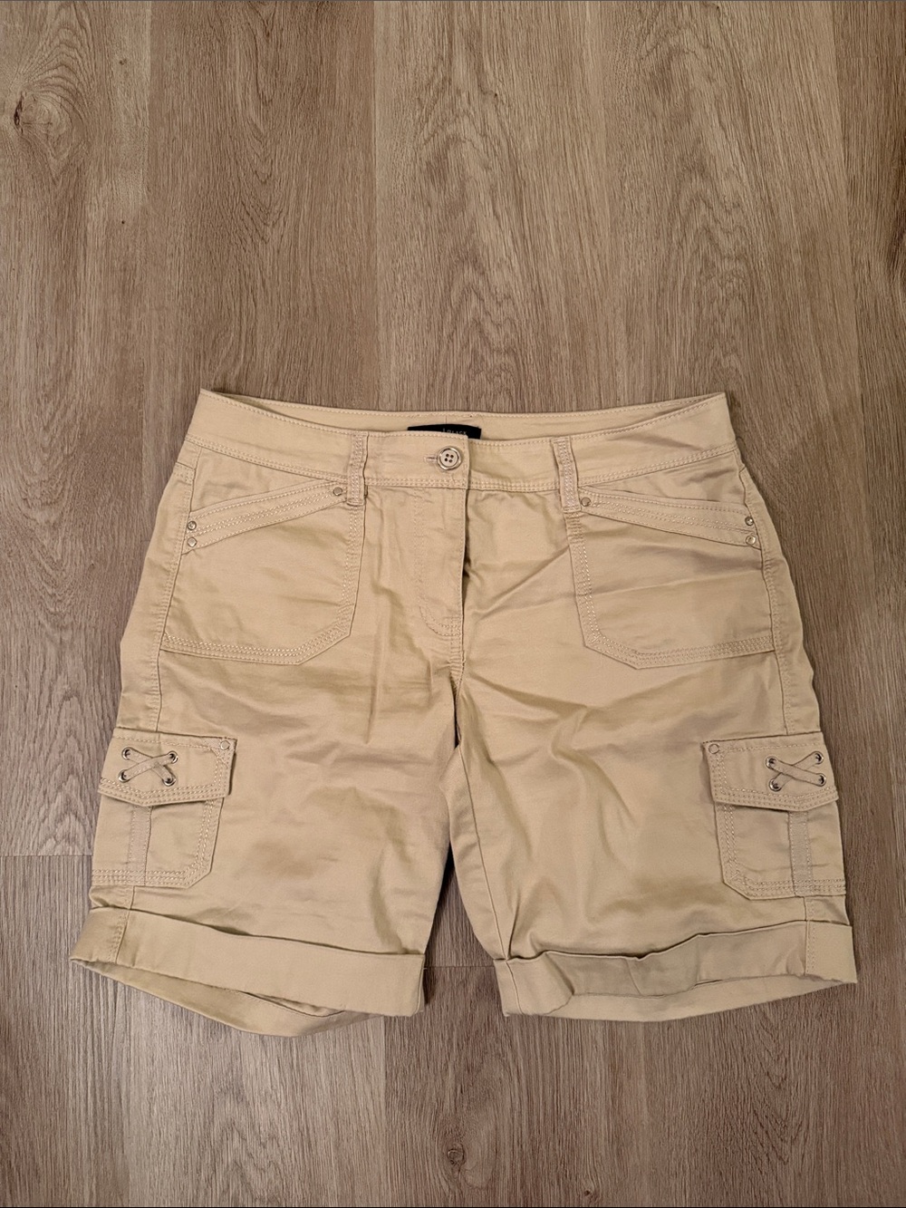 White House Black Market Women's Tan Cargo Shorts - Picture 1 of 4